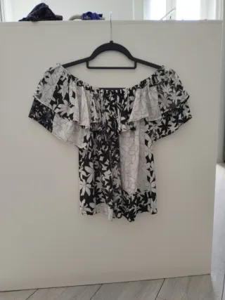 Camiseta Desigual Hombros Descubiertos Estampada