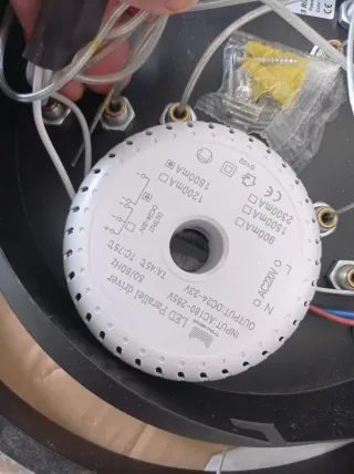 Lampada a sospensione con anelli di cristallo