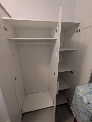 Armario blanco de madera