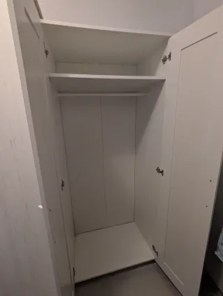 Armario blanco de madera