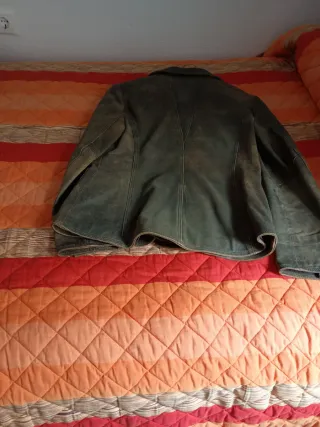 Chaqueta de piel Mango efecto envejecido.