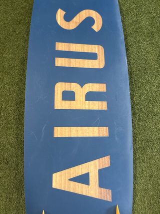 Tabla Kitesurf Airush Switch 141x42 excelente