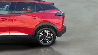 Peugeot 2008 PureTech 130 S&S Allure Pack EAT8 96 kW (130 CV)