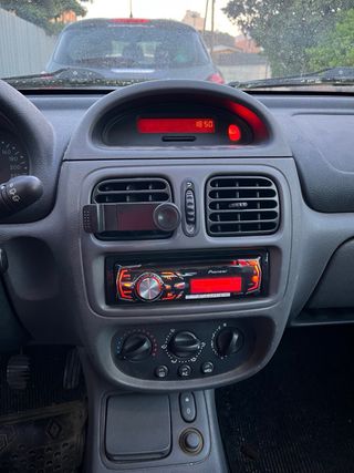 Renault Clio 2000 G/E7J C6