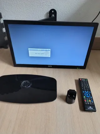 Televisión NPG y soporte pared