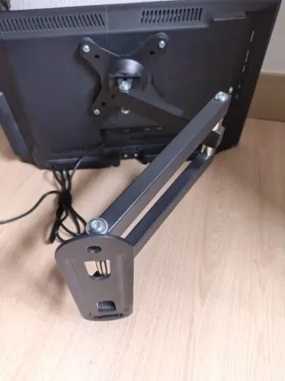 Televisión NPG y soporte pared