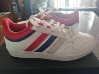 Zapatillas Adidas. Modelo Basketball. Nuevas.