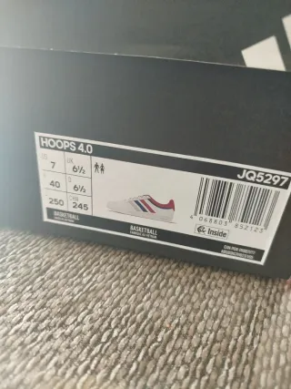 Zapatillas Adidas. Modelo Basketball. Nuevas.