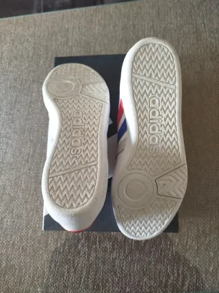 Zapatillas Adidas. Modelo Basketball. Nuevas.