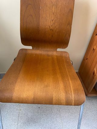 4 Sillas de madera y metal