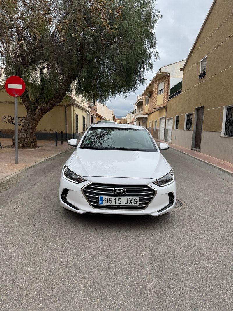 Hyundai Elantra 2017 - foto 1
