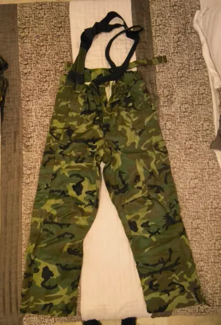 Traje de intemperie camuflaje boscoso