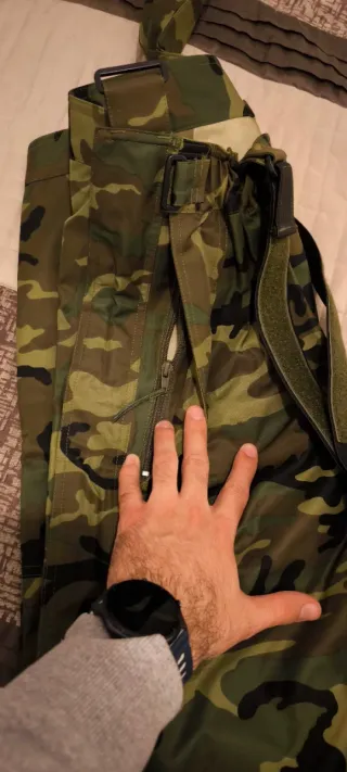 Traje de intemperie camuflaje boscoso