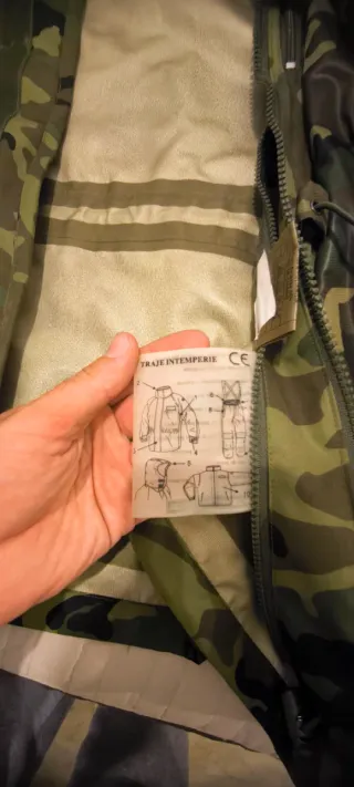 Traje de intemperie camuflaje boscoso