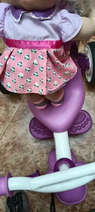 Muñeca Cabbage Patch Kids con Triciclo
