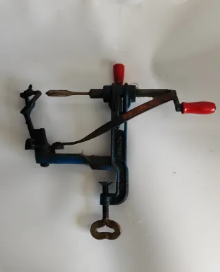 Antiguo pelador de manzanas manual