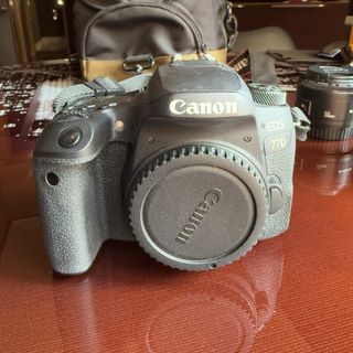 Canon EOS 77D + Lentes + Bolso