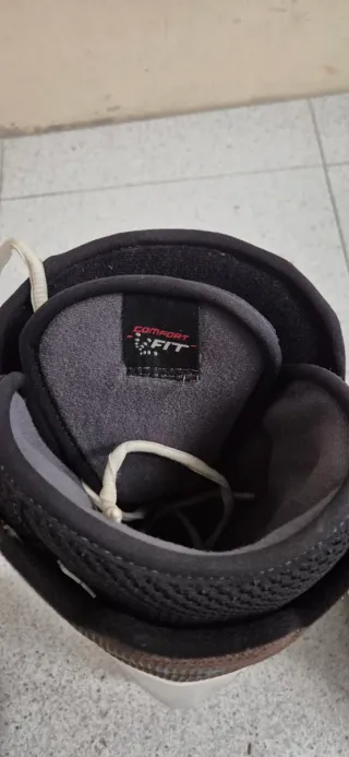 Tabla y botas de snowboard