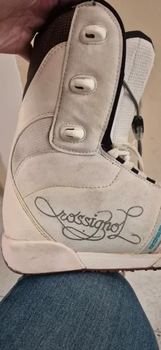 Tabla y botas de snowboard