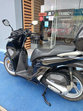 Honda SH 125i Scooter Negra