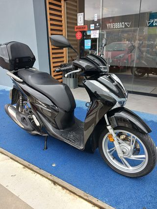 Honda SH 125i Scooter Negra