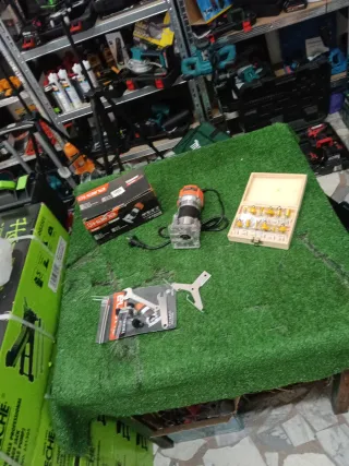 Fresatrice 450W + 12 Frese