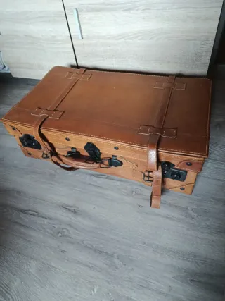 Antigua maleta de piel