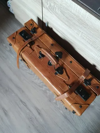 Antigua maleta de piel