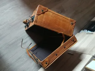 Antigua maleta de piel