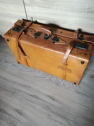 Antigua maleta de piel