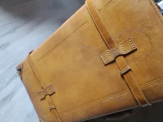 Antigua maleta de piel