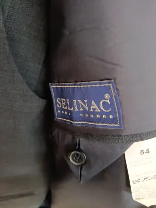 Traje con chaleco talla 54 hombre. No envío.