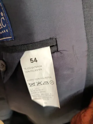 Traje con chaleco talla 54 hombre. No envío.