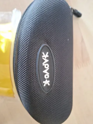 Funda gafas deportivas y lentes de recambio.