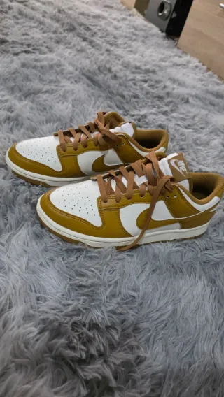 Nike Dunk Low Marrones y Blancas