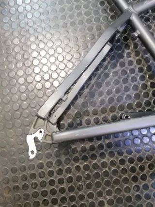 Cuadro Kona 26 y bielas y tija