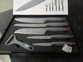 Set 5 Cuchillos + Pelador Bergner STAR