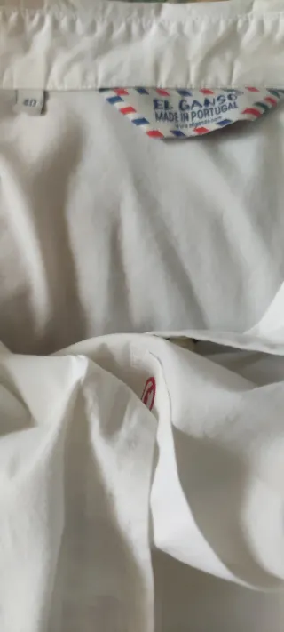 Camisa blanca con detalles