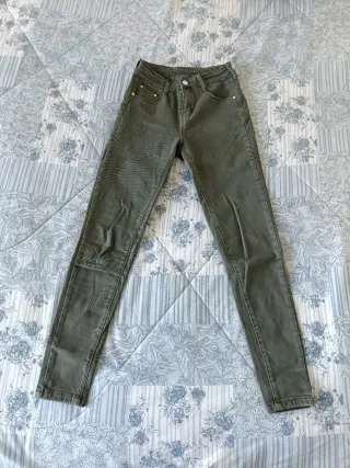 Pantalones vaqueros verdes
