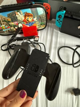 Nintendo Switch + Accesorios Mario Odyssey