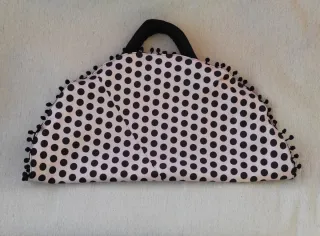 Bolso de lunares beige y negro