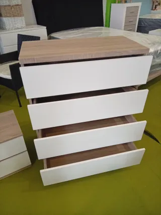 Cómoda y 2 mesitas de noche