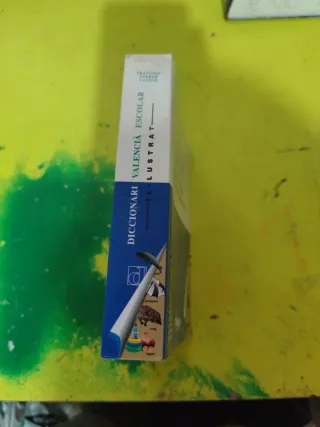Diccionari escolar senzill valencià-castellà il...