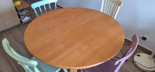 Mesa de comedor de madera