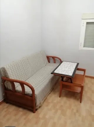 Alquiler de habitación más sala grande