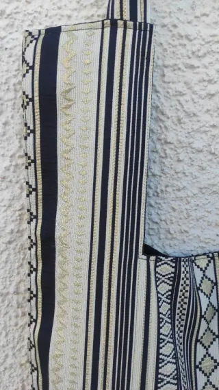 Bolso de tela con diseño geométrico