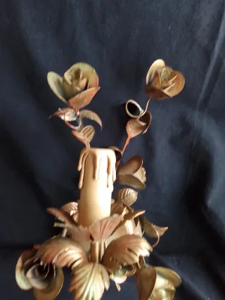 Aplique de pared metal dorado rosas