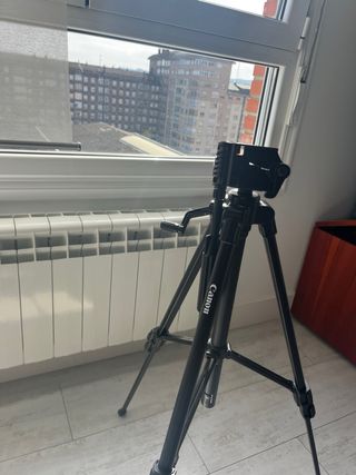 Trípode Canon para cámara