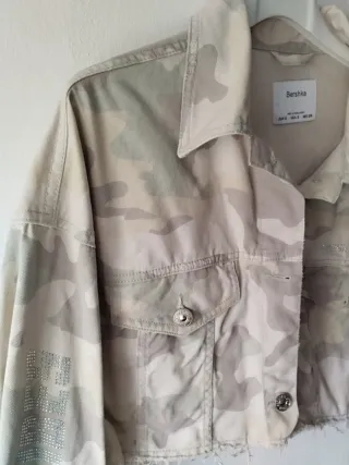 Chaqueta camuflaje Bershka S