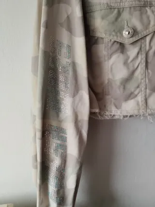 Chaqueta camuflaje Bershka S